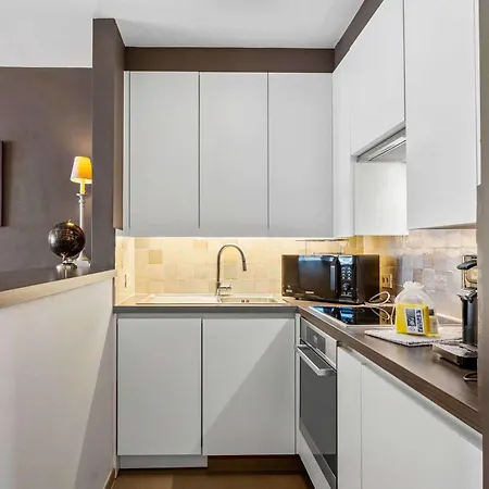 Διαμέρισμα Stylish Renovated 2-bedroom In With Garage