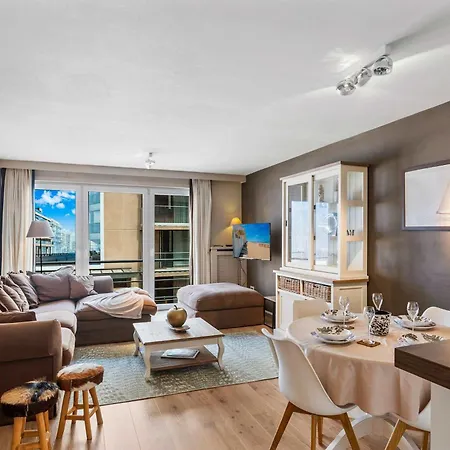 Stylish Renovated 2-bedroom In With Garage Διαμέρισμα *