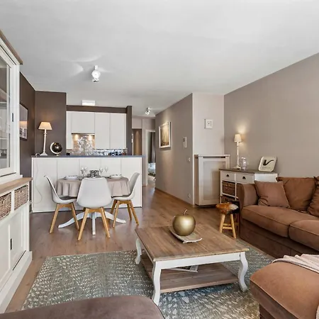 Stylish Renovated 2-bedroom In With Garage Διαμέρισμα *