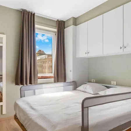 Stylish Renovated 2-bedroom In With Garage Διαμέρισμα *