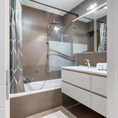 Stylish Renovated 2-bedroom In With Garage Διαμέρισμα Knokke-Heist